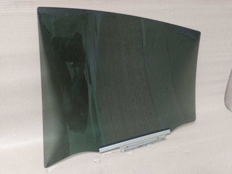 Стекло двери заднее правое PRIUS C/AQUA 11-14