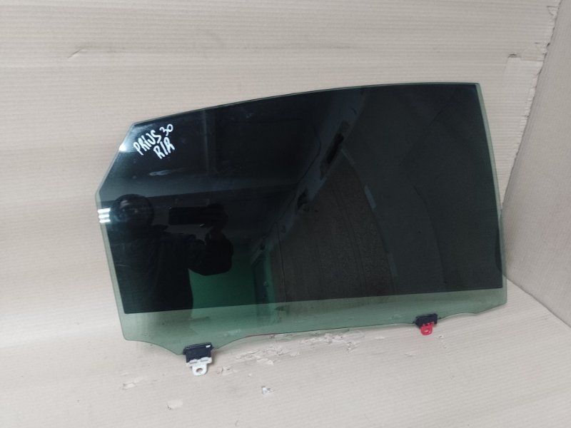 Стекло двери заднее правое TOYOTA PRIUS - 30 09-17 68103-47051 Б/У