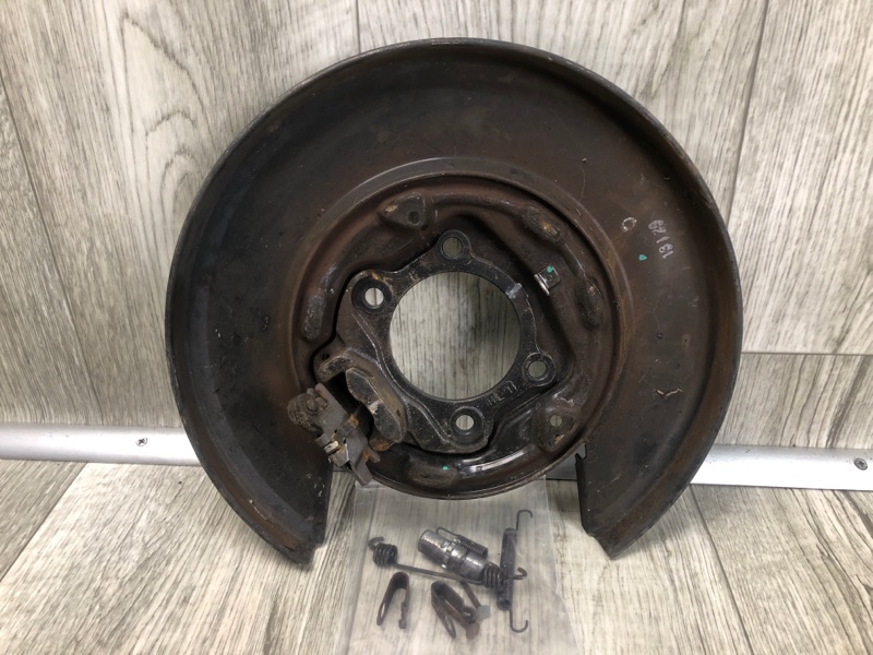 Тормозной механизм задний правый HYUNDAI SONATA YF 10-14 2013 YF 2.4 G4KJ 582704C000 Б/У