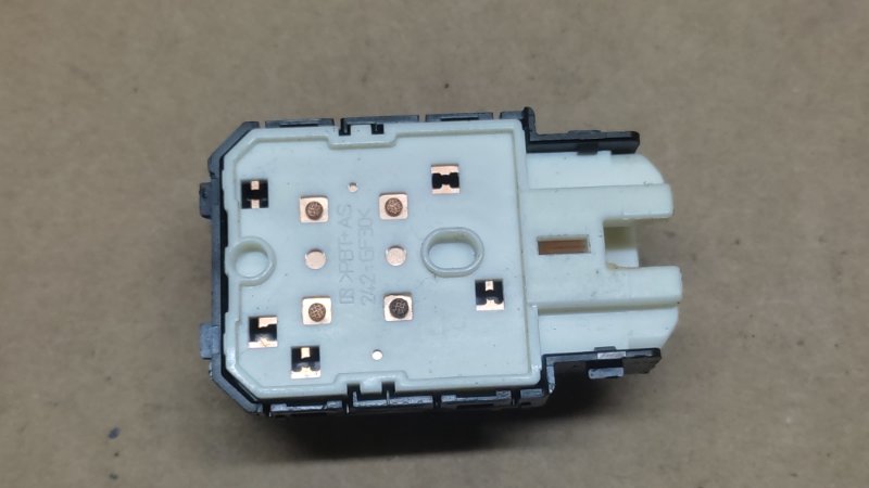 Кнопка регулировки сиденья передняя левая TOYOTA CAMRY 55 14-17 2.5 2ARFE