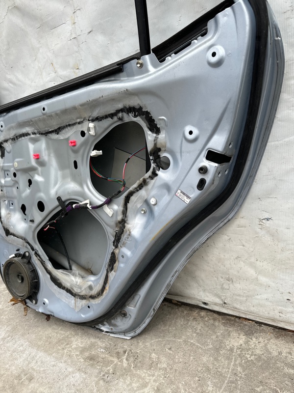 Дверь задняя правая AURIS 06-12