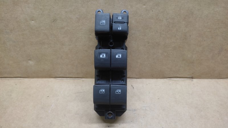 Блок управления стеклоподъемниками передний левый TOYOTA CAMRY 55 14-17 2015 2.5 2ARFE 84820-06120 Б/У