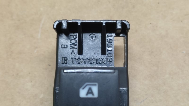 Кнопка стеклоподъемника передняя правая CAMRY 55 14-17 2015 2.5 2ARFE Кнопка стеклоподъемника передняя правая CAMRY 55 14-17 2015 2.5 2ARFE