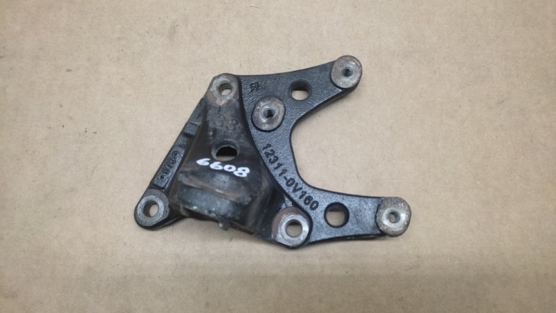 Кронштейн двигателя передний TOYOTA CAMRY 55 14-17 2015 2.5 2ARFE 12311-0V160 Б/У