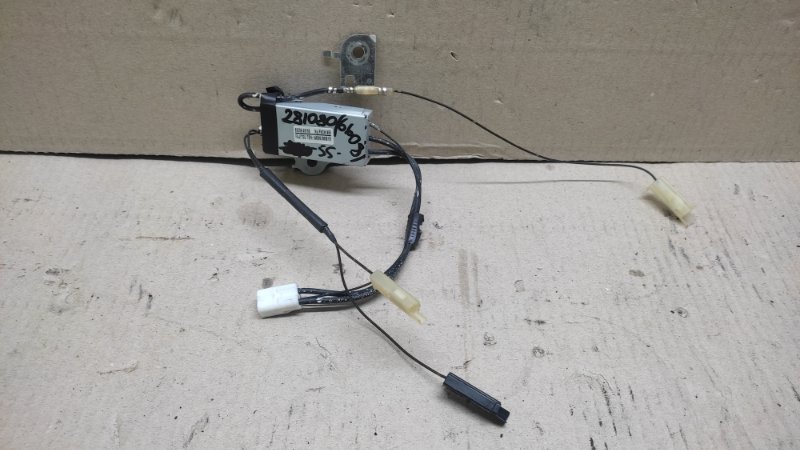 Усилитель антенны TOYOTA CAMRY 55 14-17 2015 2.5 2ARFE 86300-06160 Б/У