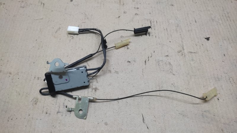 Усилитель антенны TOYOTA CAMRY 55 14-17 2.5 2ARFE