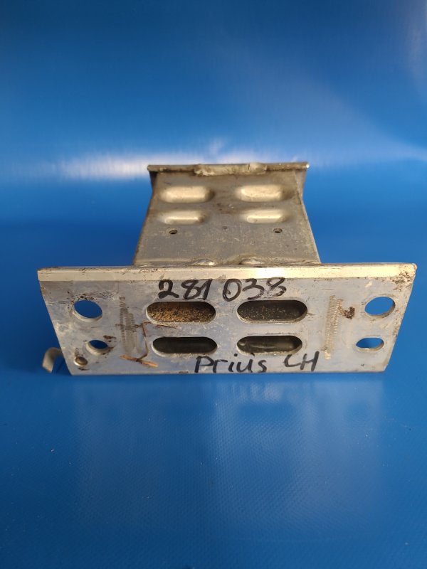 Кронштейн усилителя переднего бампера передний левый TOYOTA PRIUS - 30 09-17 57014-47040 Б/У