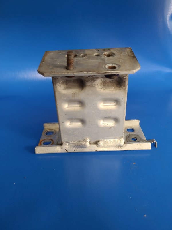 Кронштейн усилителя переднего бампера передний левый PRIUS - 30 09-17