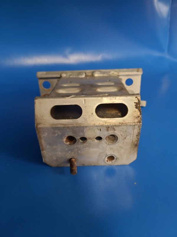 Кронштейн усилителя переднего бампера передний левый TOYOTA PRIUS - 30 09-17