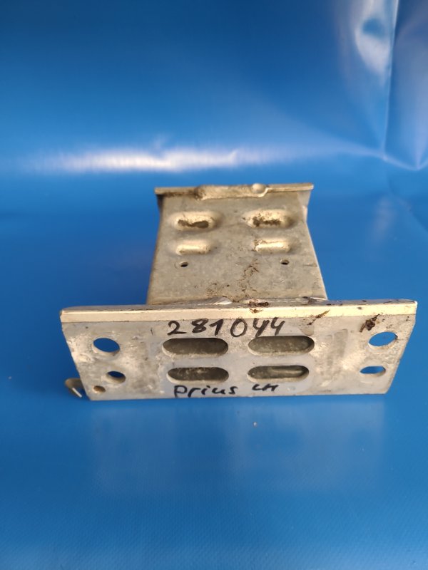 Запчасть кронштейн усилителя переднего бампера передний левый TOYOTA PRIUS - 30 09-17 57014-47040 Б/У Кронштейн усилителя переднего бампера передний левый TOYOTA PRIUS - 30 09-17 57014-47040 Б/У