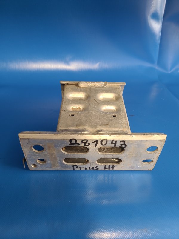 Кронштейн усилителя переднего бампера передний левый TOYOTA PRIUS - 30 09-17 57014-47040 Б/У