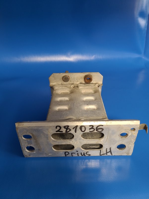 Запчасть кронштейн усилителя переднего бампера передний левый TOYOTA PRIUS - 30 09-17 57014-47040 Б/У Кронштейн усилителя переднего бампера передний левый TOYOTA PRIUS - 30 09-17 57014-47040 Б/У