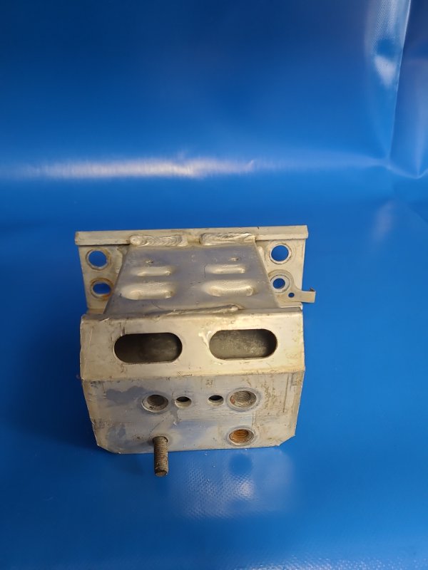 Кронштейн усилителя переднего бампера передний левый TOYOTA PRIUS - 30 09-17 Кронштейн усилителя переднего бампера передний левый TOYOTA PRIUS - 30 09-17