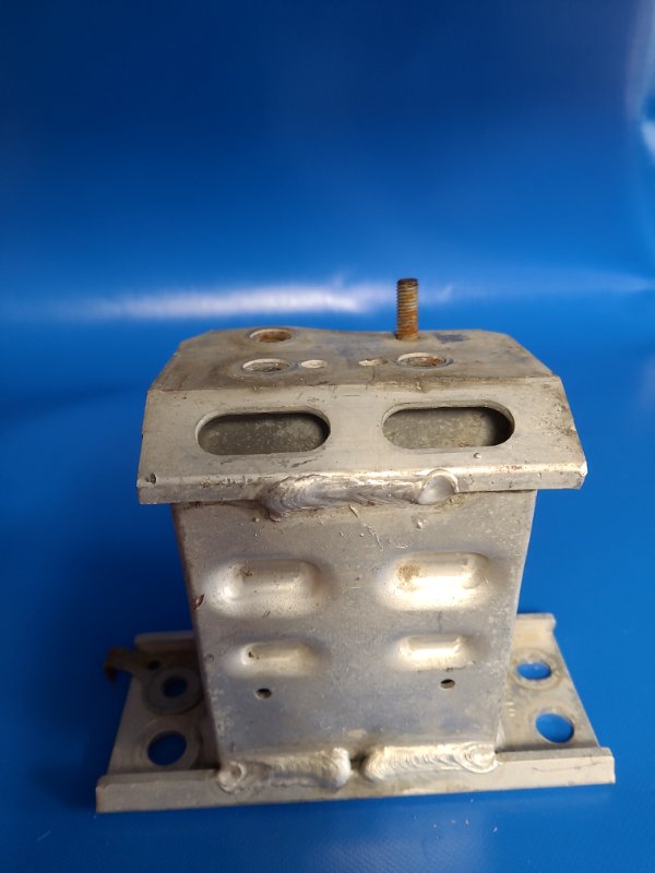 Кронштейн усилителя переднего бампера передний левый PRIUS - 30 09-17 Кронштейн усилителя переднего бампера передний левый PRIUS - 30 09-17