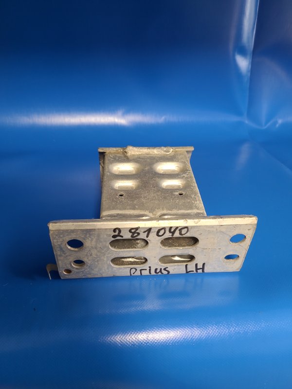 Запчасть кронштейн усилителя переднего бампера передний левый TOYOTA PRIUS - 30 09-17 57014-47040 Б/У Кронштейн усилителя переднего бампера передний левый TOYOTA PRIUS - 30 09-17 57014-47040 Б/У