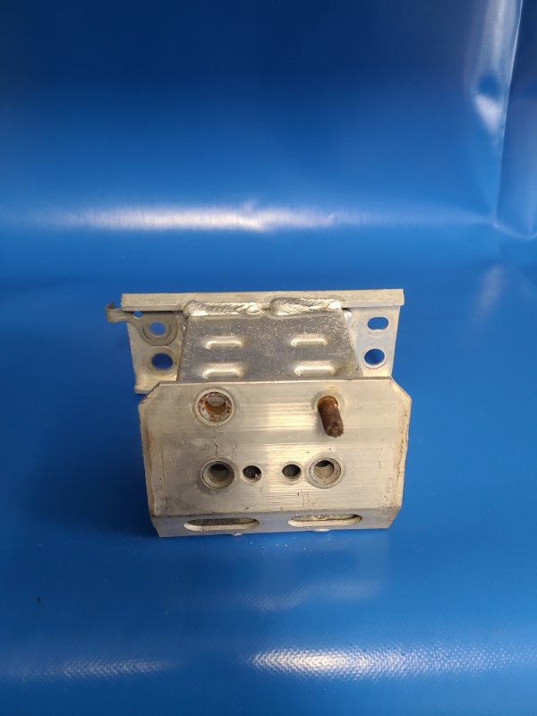 Кронштейн усилителя переднего бампера передний левый TOYOTA PRIUS - 30 09-17 Кронштейн усилителя переднего бампера передний левый TOYOTA PRIUS - 30 09-17