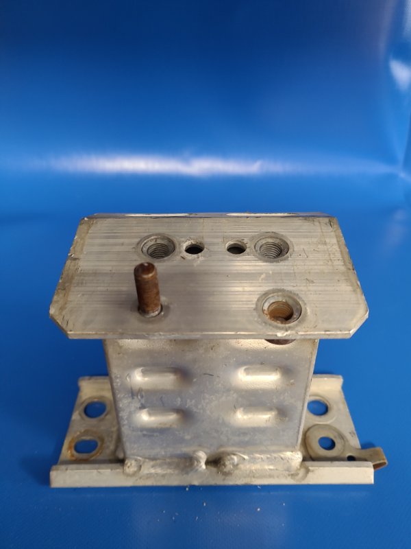 Кронштейн усилителя переднего бампера передний левый PRIUS - 30 09-17