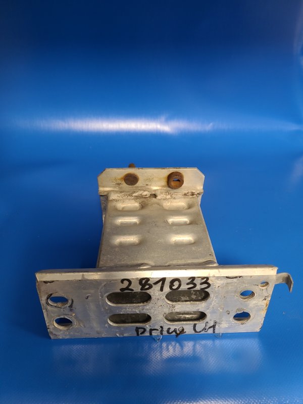 Кронштейн усилителя переднего бампера передний левый TOYOTA PRIUS - 30 09-17 57014-47040 Б/У