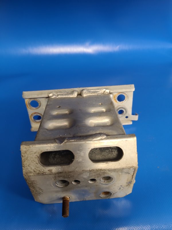 Кронштейн усилителя переднего бампера передний левый TOYOTA PRIUS - 30 09-17