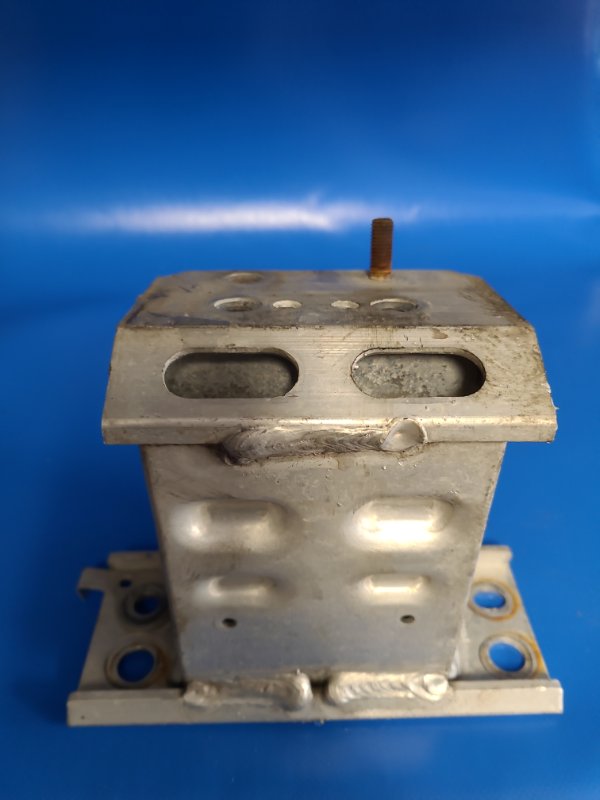 Кронштейн усилителя переднего бампера передний левый PRIUS - 30 09-17