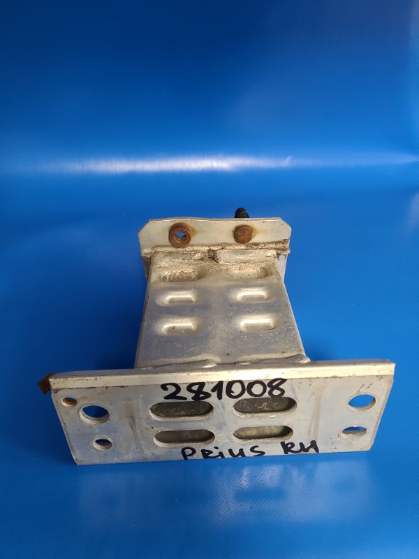 Запчасть кронштейн усилителя переднего бампера передний правый TOYOTA PRIUS - 30 09-17 57013-47040 Б/У Кронштейн усилителя переднего бампера передний правый TOYOTA PRIUS - 30 09-17 57013-47040 Б/У