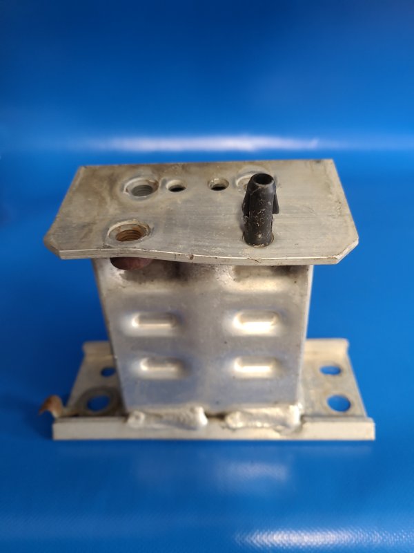 Кронштейн усилителя переднего бампера передний правый PRIUS - 30 09-17 Кронштейн усилителя переднего бампера передний правый PRIUS - 30 09-17