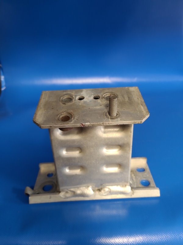 Кронштейн усилителя переднего бампера передний правый PRIUS - 30 09-17