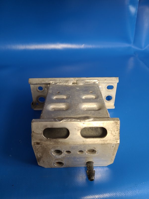 Кронштейн усилителя переднего бампера передний правый TOYOTA PRIUS - 30 09-17 Кронштейн усилителя переднего бампера передний правый TOYOTA PRIUS - 30 09-17