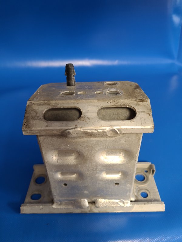 Кронштейн усилителя переднего бампера передний правый PRIUS - 30 09-17 Кронштейн усилителя переднего бампера передний правый PRIUS - 30 09-17