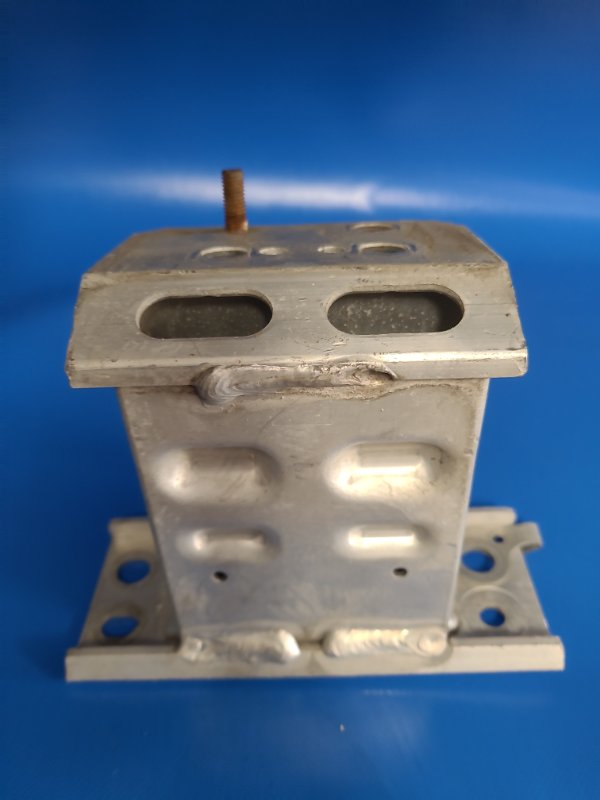 Кронштейн усилителя переднего бампера передний правый PRIUS - 30 09-17 Кронштейн усилителя переднего бампера передний правый PRIUS - 30 09-17