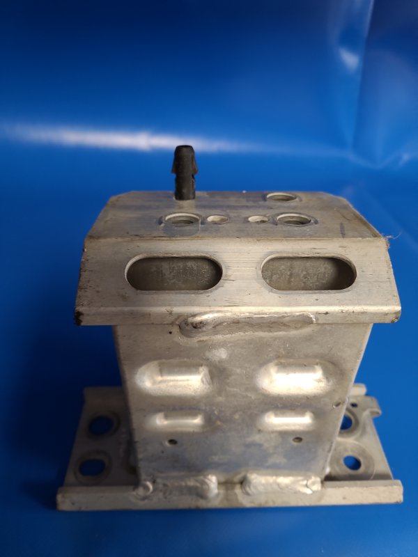 Кронштейн усилителя переднего бампера передний правый PRIUS - 30 09-17