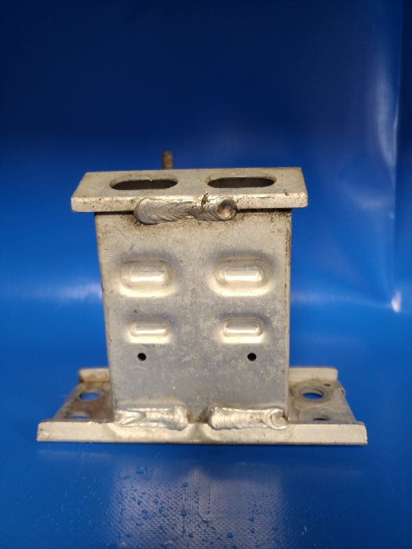 Кронштейн усилителя переднего бампера передний правый PRIUS - 30 09-17