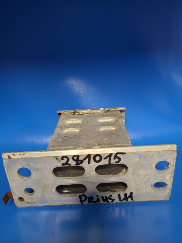 Кронштейн усилителя переднего бампера передний левый TOYOTA PRIUS - 30 09-17 57014-47040 Б/У