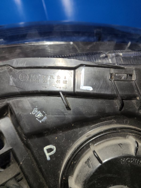 Фара левая NISSAN LEAF 10-17 Фара левая NISSAN LEAF 10-17