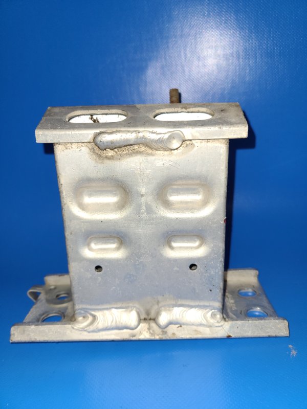 Кронштейн усилителя переднего бампера передний левый PRIUS - 30 09-17