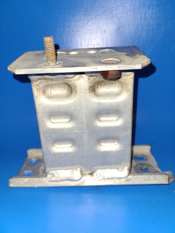 Кронштейн усилителя переднего бампера передний левый PRIUS - 30 09-17