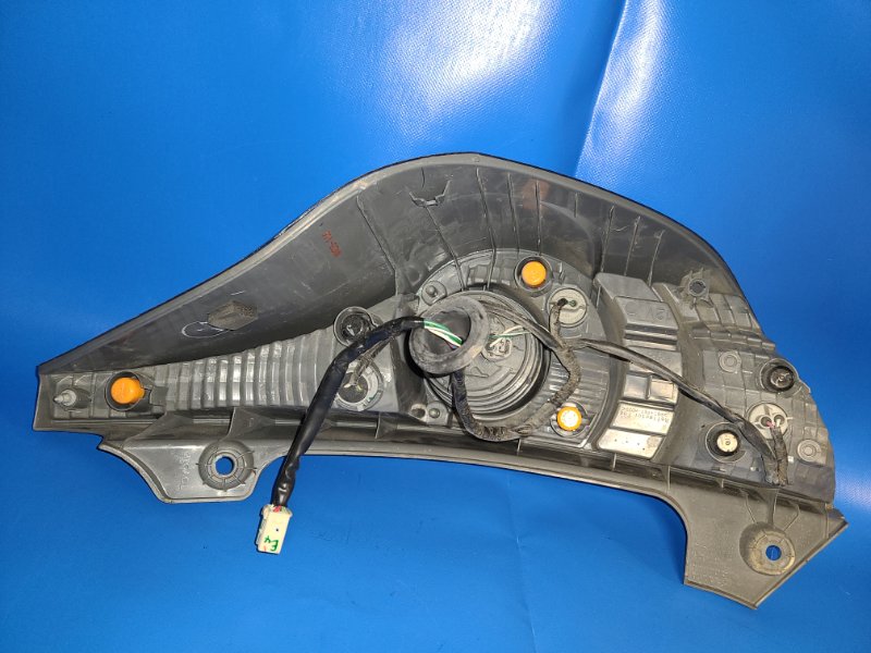 Фонарь наружный задний левый PRIUS C/AQUA 11-14 Фонарь наружный задний левый PRIUS C/AQUA 11-14