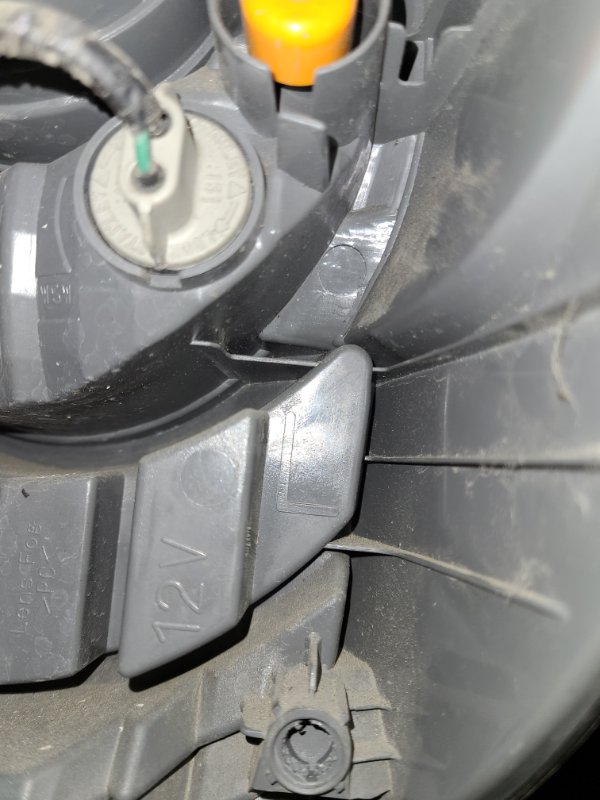 Фонарь наружный задний левый TOYOTA PRIUS C/AQUA 11-14 Фонарь наружный задний левый TOYOTA PRIUS C/AQUA 11-14