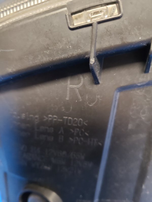 Фара правая NISSAN LEAF 10-17 Фара правая NISSAN LEAF 10-17