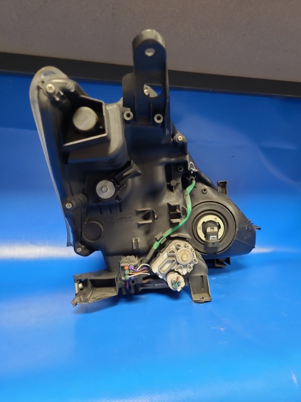 Фара левая PRIUS PLUS 11-14 Фара левая PRIUS PLUS 11-14