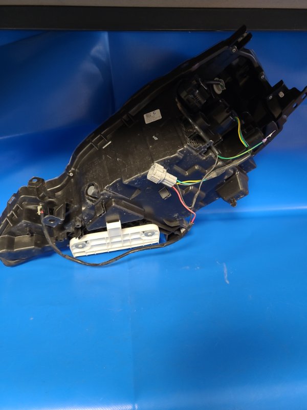 Фара правая LEAF 10-17 Фара правая LEAF 10-17