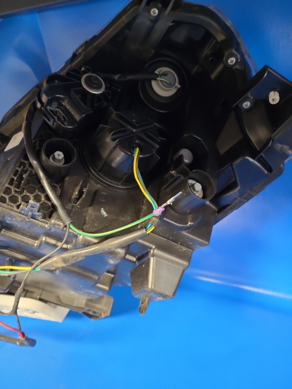 Фара правая LEAF 10-17 Фара правая LEAF 10-17