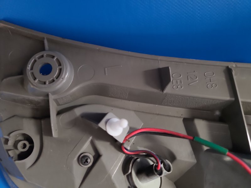 Фонарь наружный задний левый NISSAN LEAF 10-17