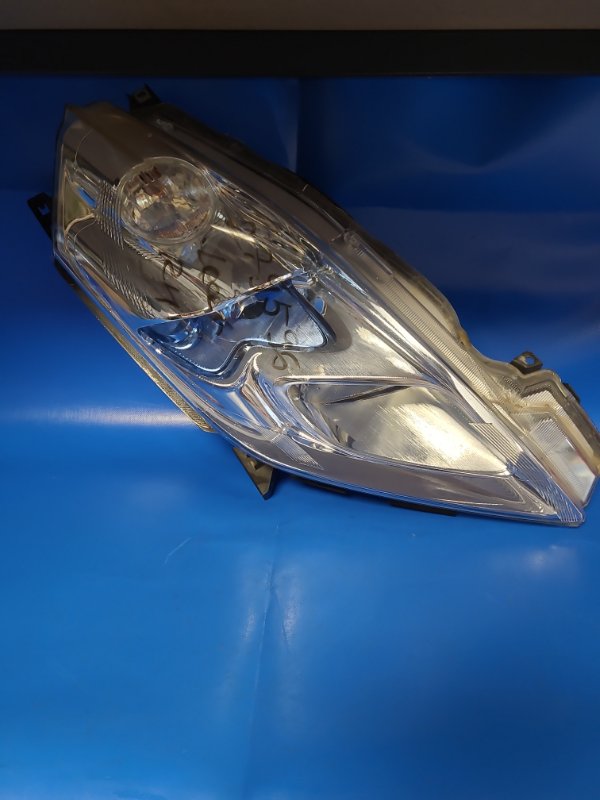 Фара правая NISSAN LEAF 10-17 26010-9RB0A Б/У