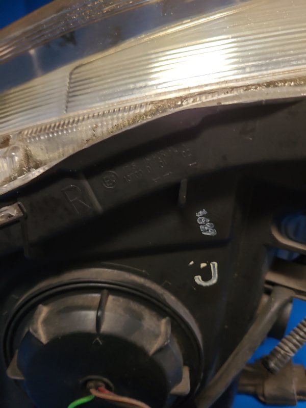 Фара правая NISSAN LEAF 10-17