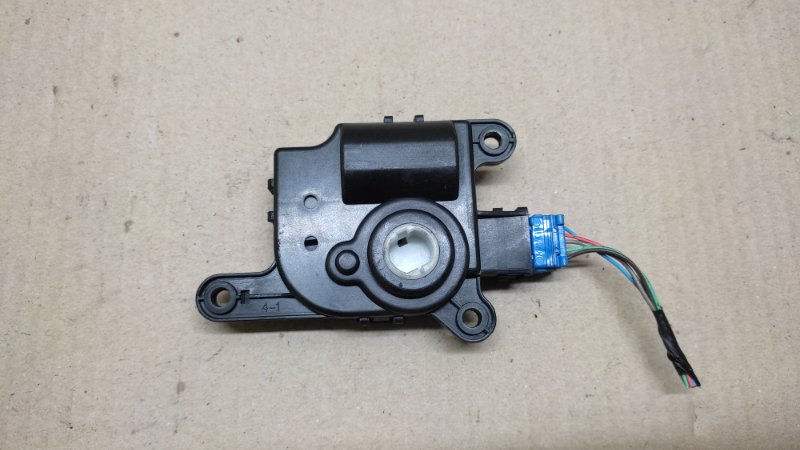 Моторчик заслонки печки KIA SORENTO XM 09-14 2009 2.4 97154-1U000 Б/У