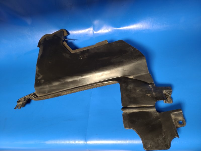 Дефлектор радиатора правый NISSAN LEAF 10-17 62822-3NA0A Б/У