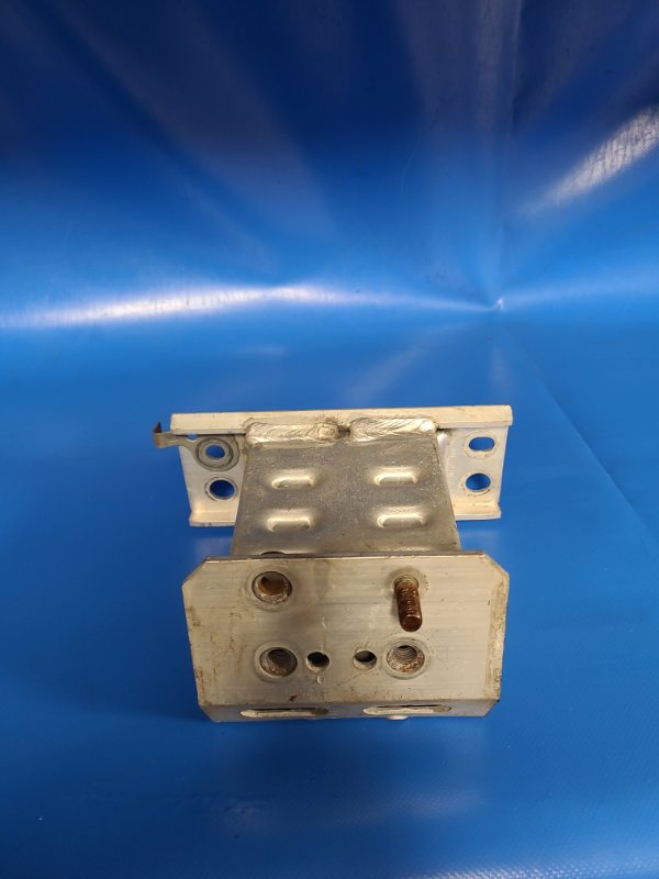 Кронштейн усилителя переднего бампера передний левый TOYOTA PRIUS - 30 09-17