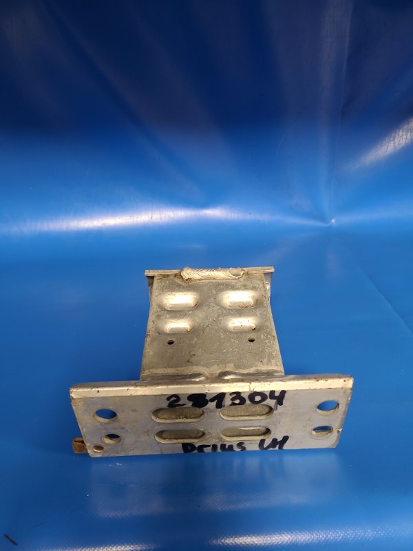 Кронштейн усилителя переднего бампера передний левый TOYOTA PRIUS - 30 09-17 57014-47040 Б/У