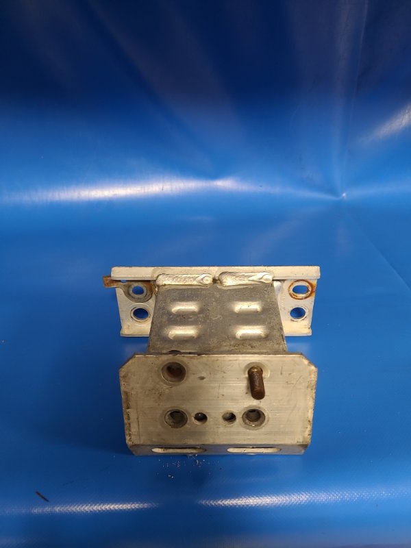 Кронштейн усилителя переднего бампера передний левый TOYOTA PRIUS - 30 09-17